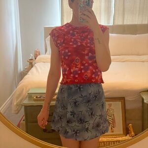 Vintage Y2K cap sleeve tropical red top / lettuce hem / fitted and stretchy 🩷🌺